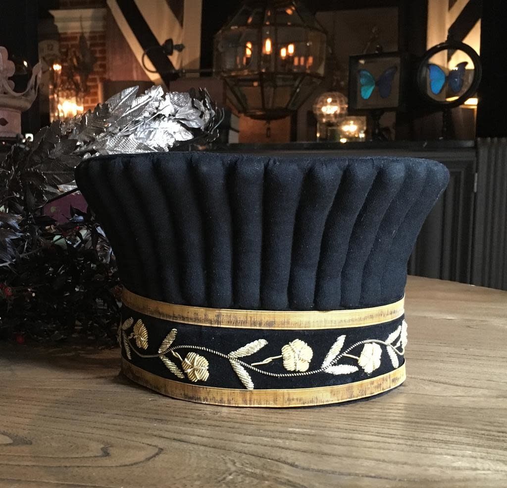 JUDGE HAT