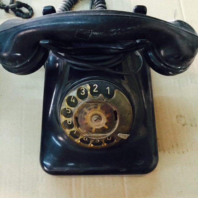 VINTAGE BLACK PHONE
