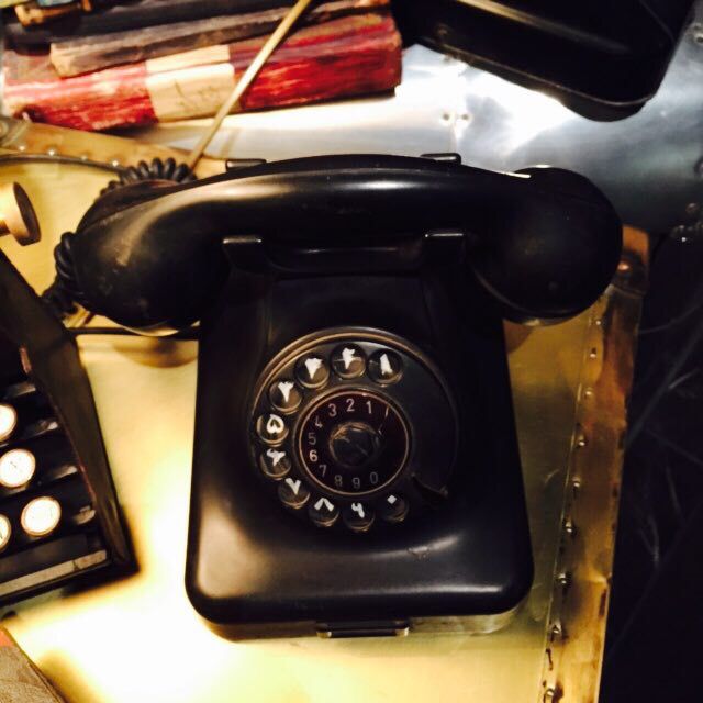 VINTAGE BLACK PHONE