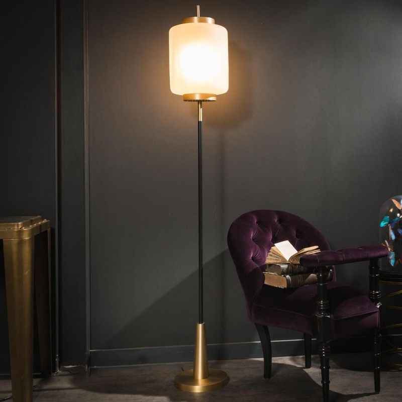FLOOR LAMP WITH FROZEN GLASS