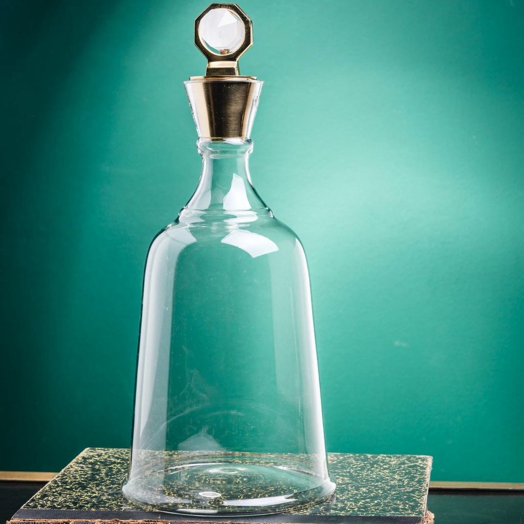 HIGH GLASS DECANTER, BI-TERMINATED CRYSTAL LID