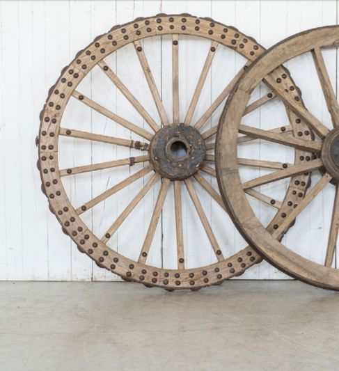 ANTIQUE WAGON WHEEL