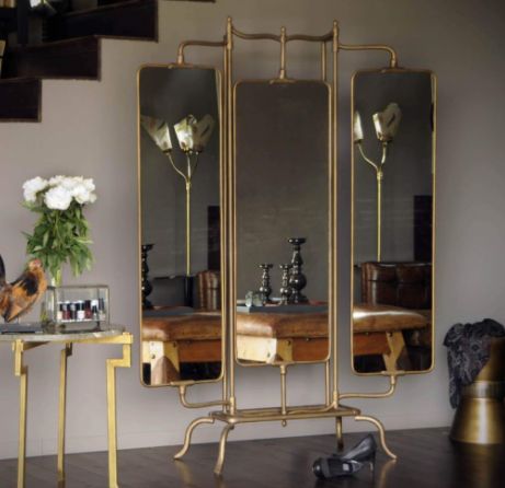 TRI-PANEL MIRROR ON BASE