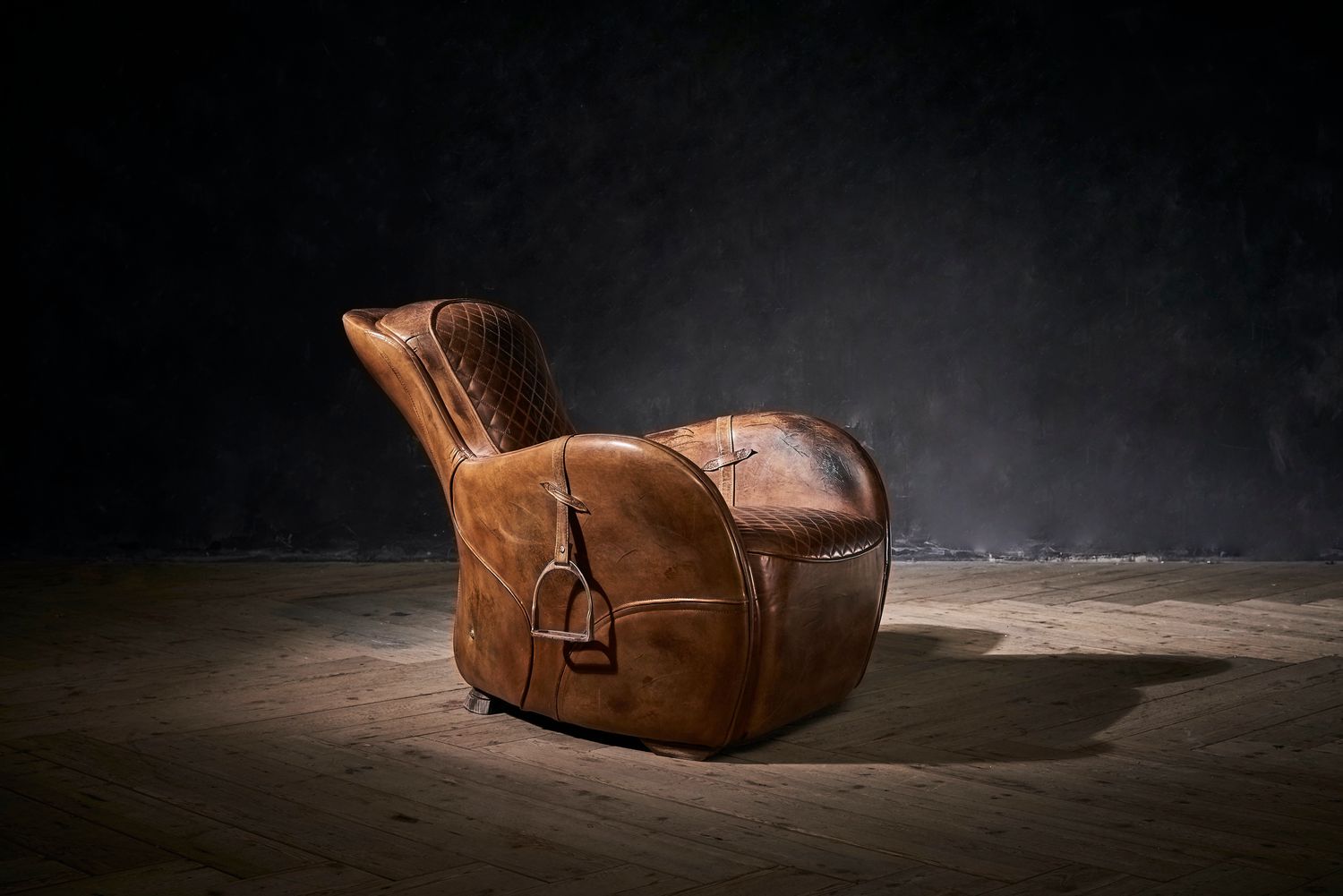 SADDLE CHAIR-BUCKD N BROKN