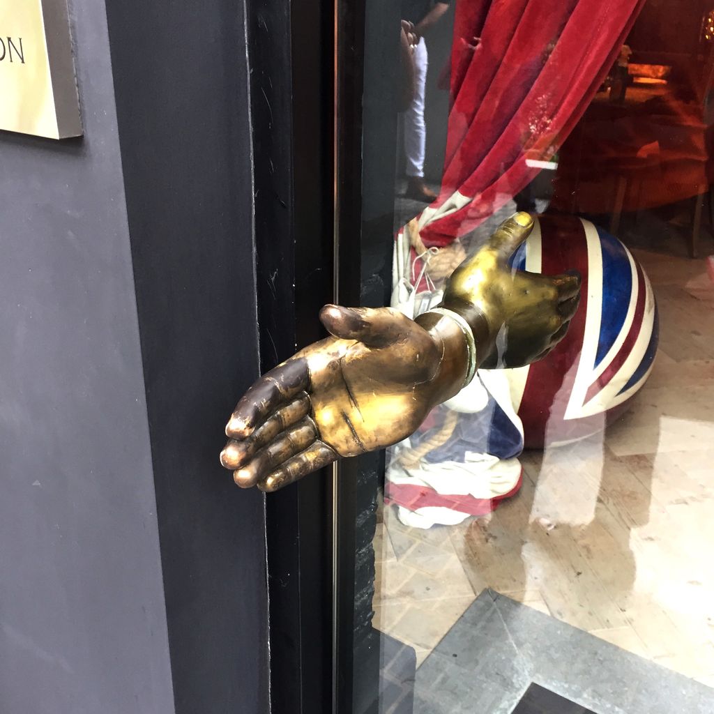 TO LEFT HAND DOOR HANDLE