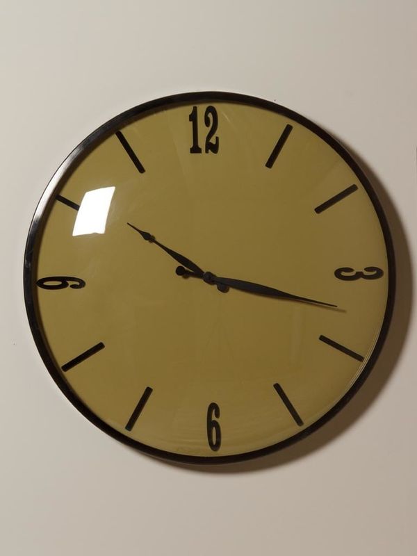 CONVEW GLASS CLOCK