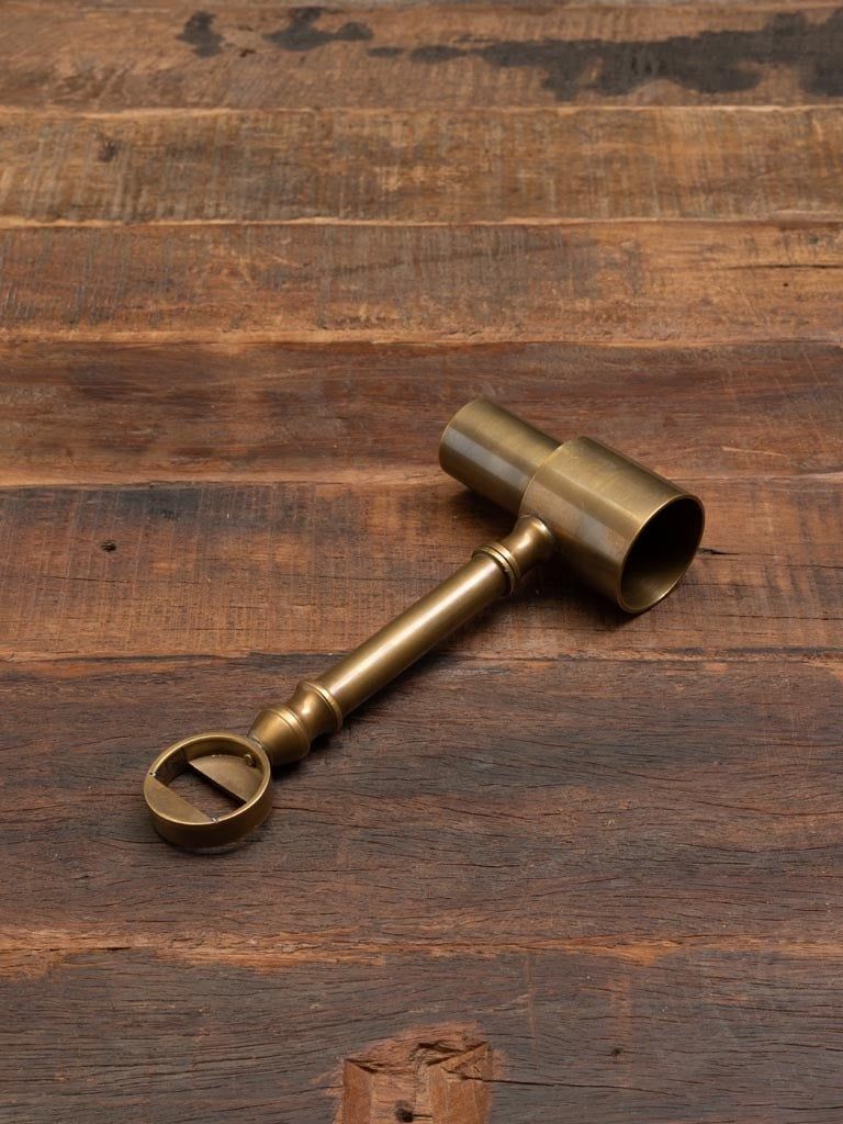 BOTTLE OPENER WITH MEASURING CAP
