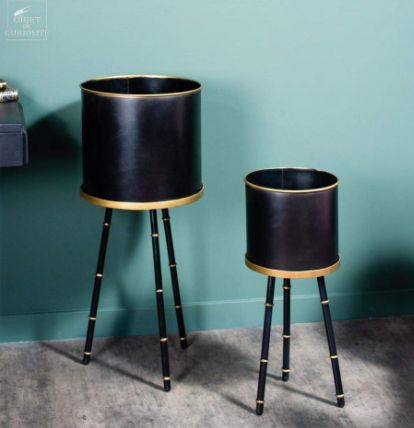 PLANTER ON STAND (LARGE)