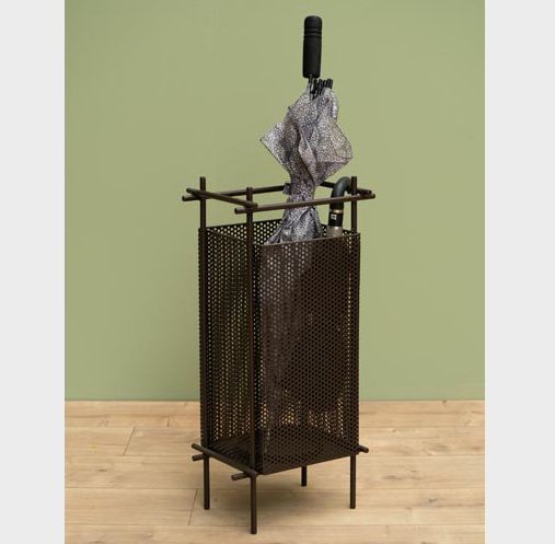 UMBRELLA HOLDER WITH MESH