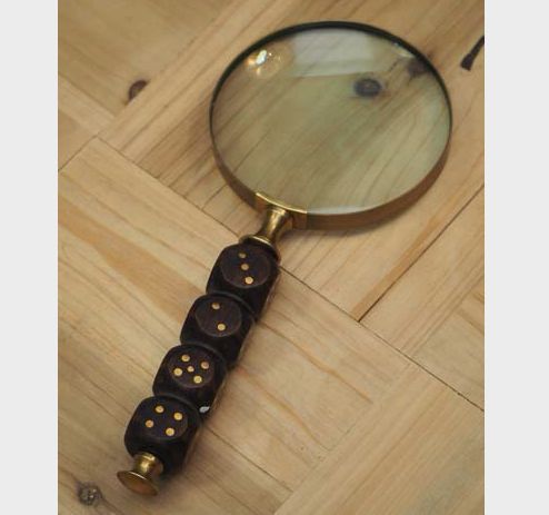 MAGNIFIER WITH WOODEN DICES HANDLE