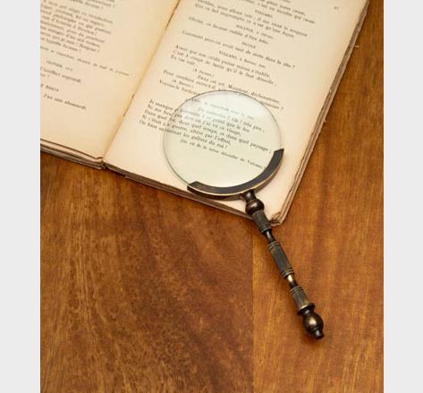 ELEGANT MAGNIFIER WITH ENGRAVED HANDLE