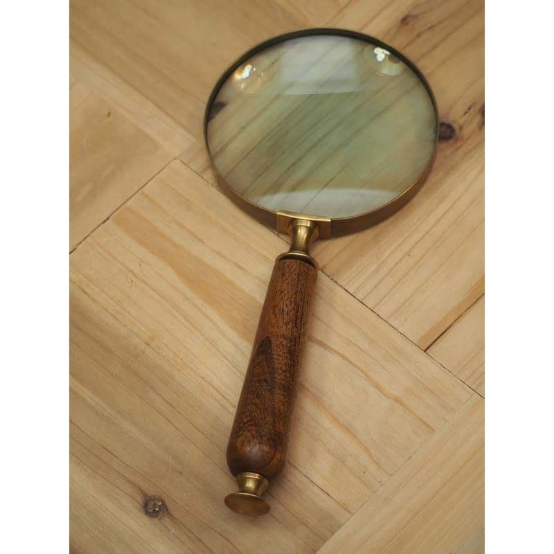 MAGNIFIER WITH WOODEN HANDLE