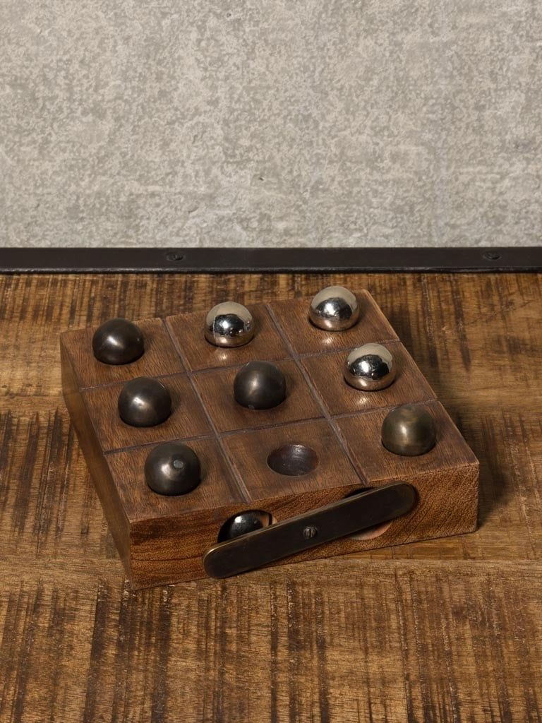 TIC TAC TOE GAME WITH METAL BALLS