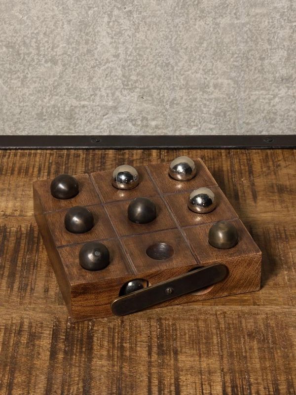TIC TAC TOE GAME WITH METAL BALLS