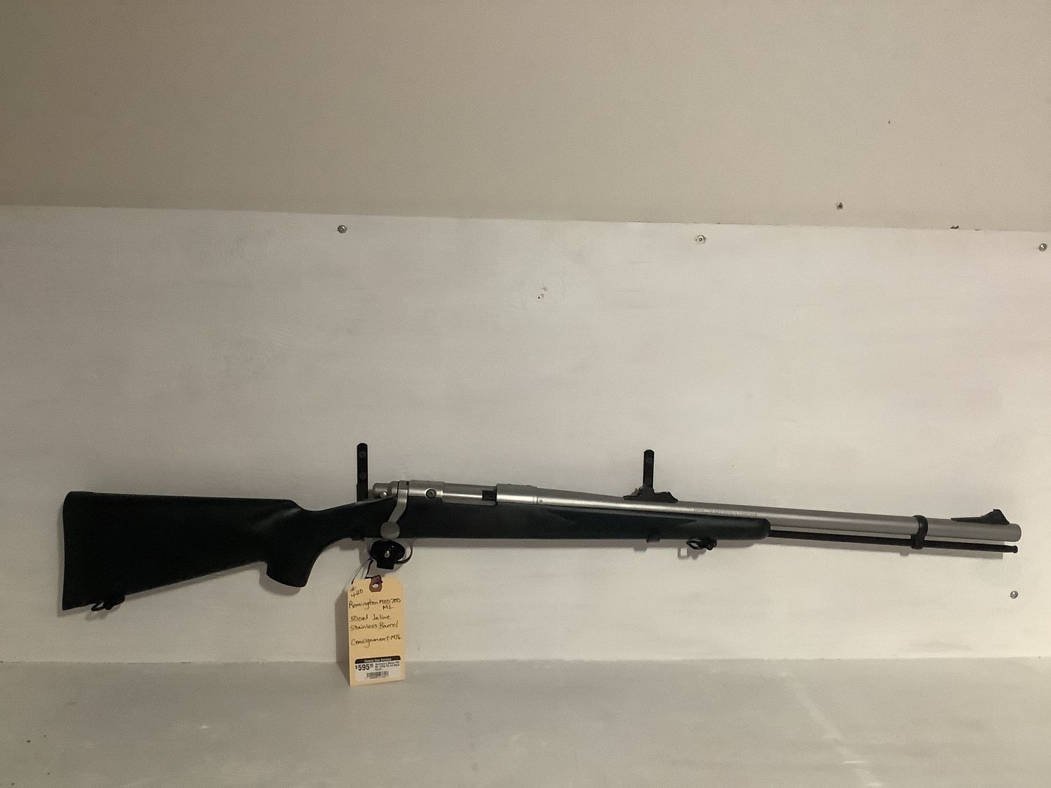 Remington Model 700 ML Inline 50 cal Black Synthetic Stock Stainless Barrel Comes With Lots Of Goodies (pellets, bullets, primers ETC)