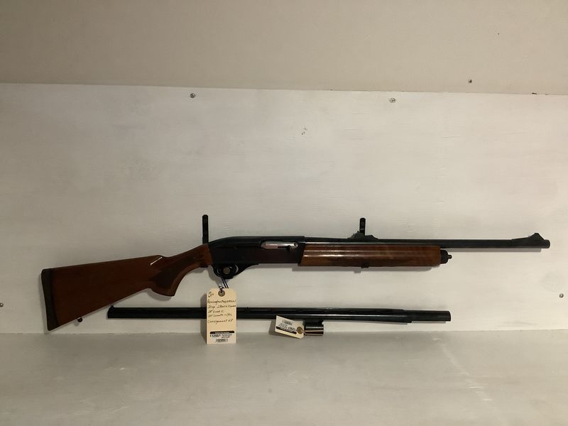 Remington Model 1100 LW 20ga 2 Barrel Combo 28" Vent Rib Fixed IC & 20" Smooth Bore IC /Rifled Sights Remington Model 1100 LW 20ga 2 Barrel Combo 28" Vent Rib Fixed IC & 20" Smooth Bore IC /Rifled Sights