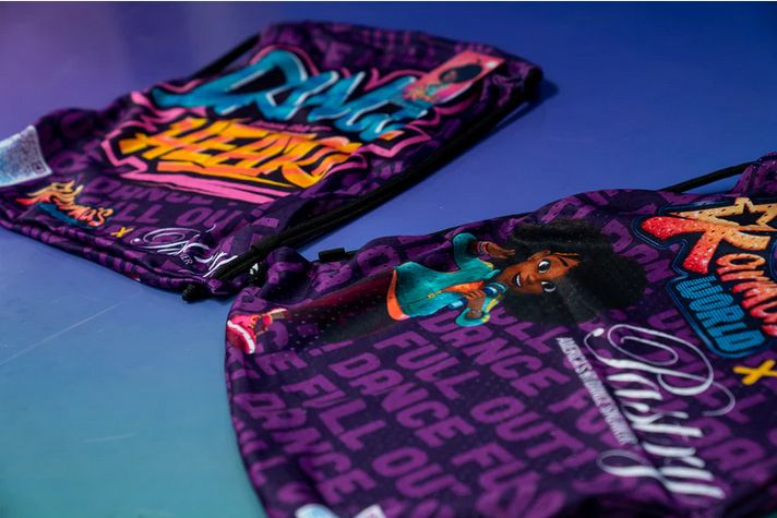 Karma&#39;s World Cinch Bag
