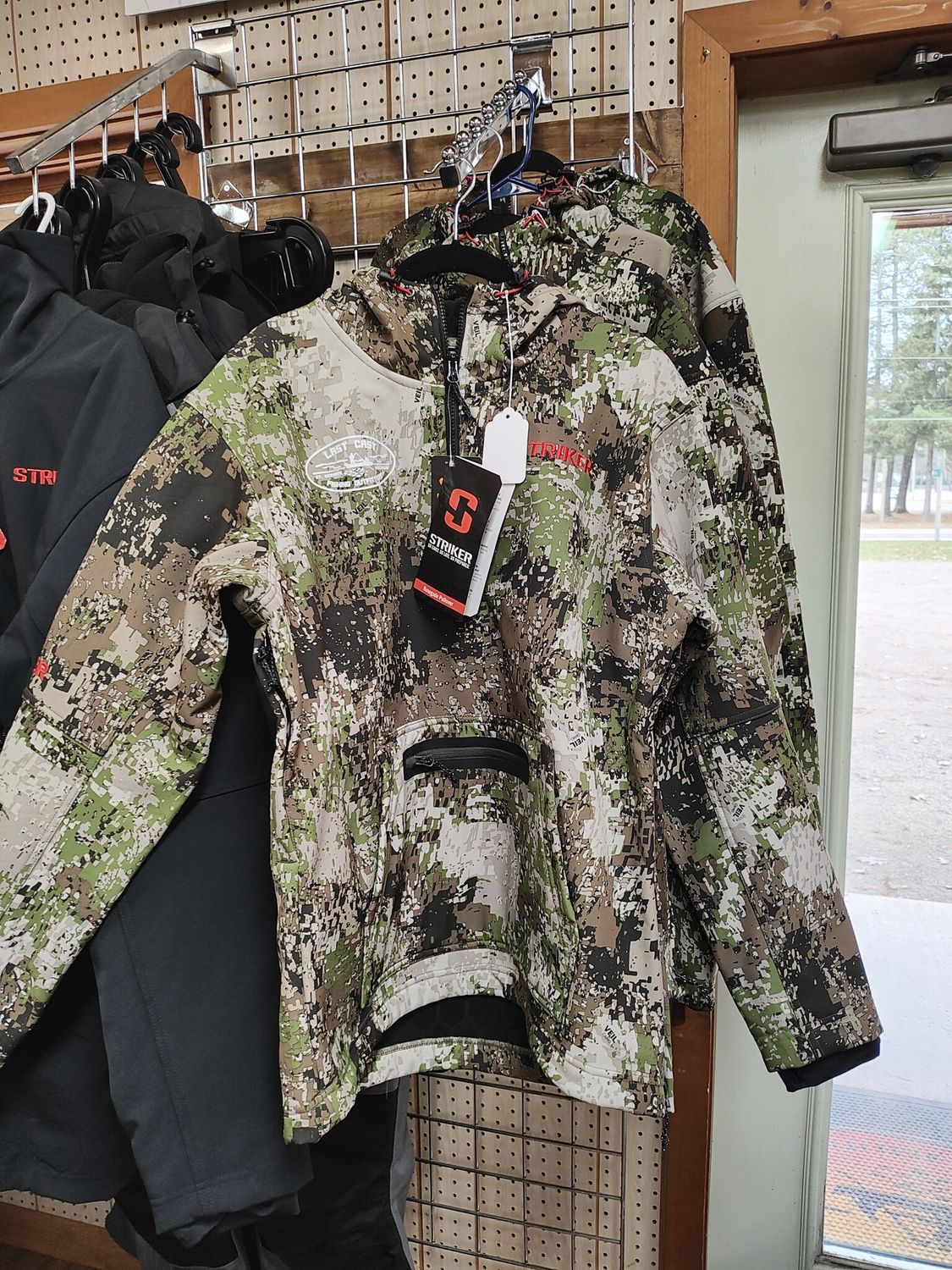 Striker  Renegade  Pullover Veil Stryk Transition