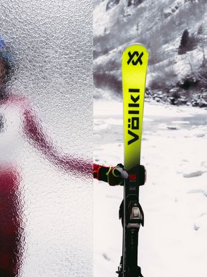 RACE SKIS