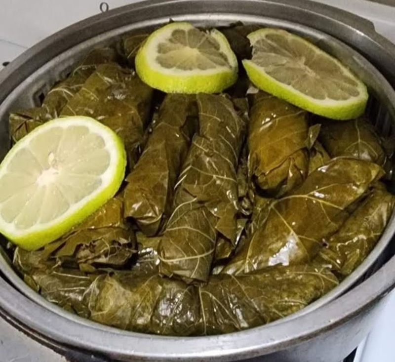 Rollitos de hoja de parra (Uva) o repollo