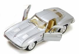 DIE-CAST 1963 CORVETTE STING RAY