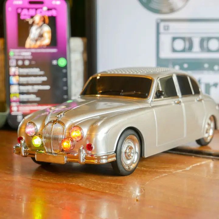 Retro Car Speaker - Bluetooth &amp; FM Radio (silver)