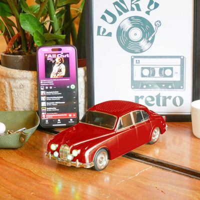 Retro Car Speaker - Bluetooth &amp; FM Radio (red Jag)