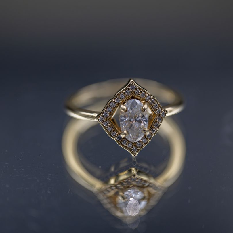 14k Yellow Gold .70ct Oval Cut Center Diamond &amp; Pave Engagement Ring sz 7