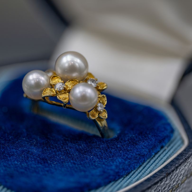 18k Yellow Gold 3 Freshwater Pearls 6mm/6.5mm/7mm 5 Natural Round Pave Diamonds Vintage Ring