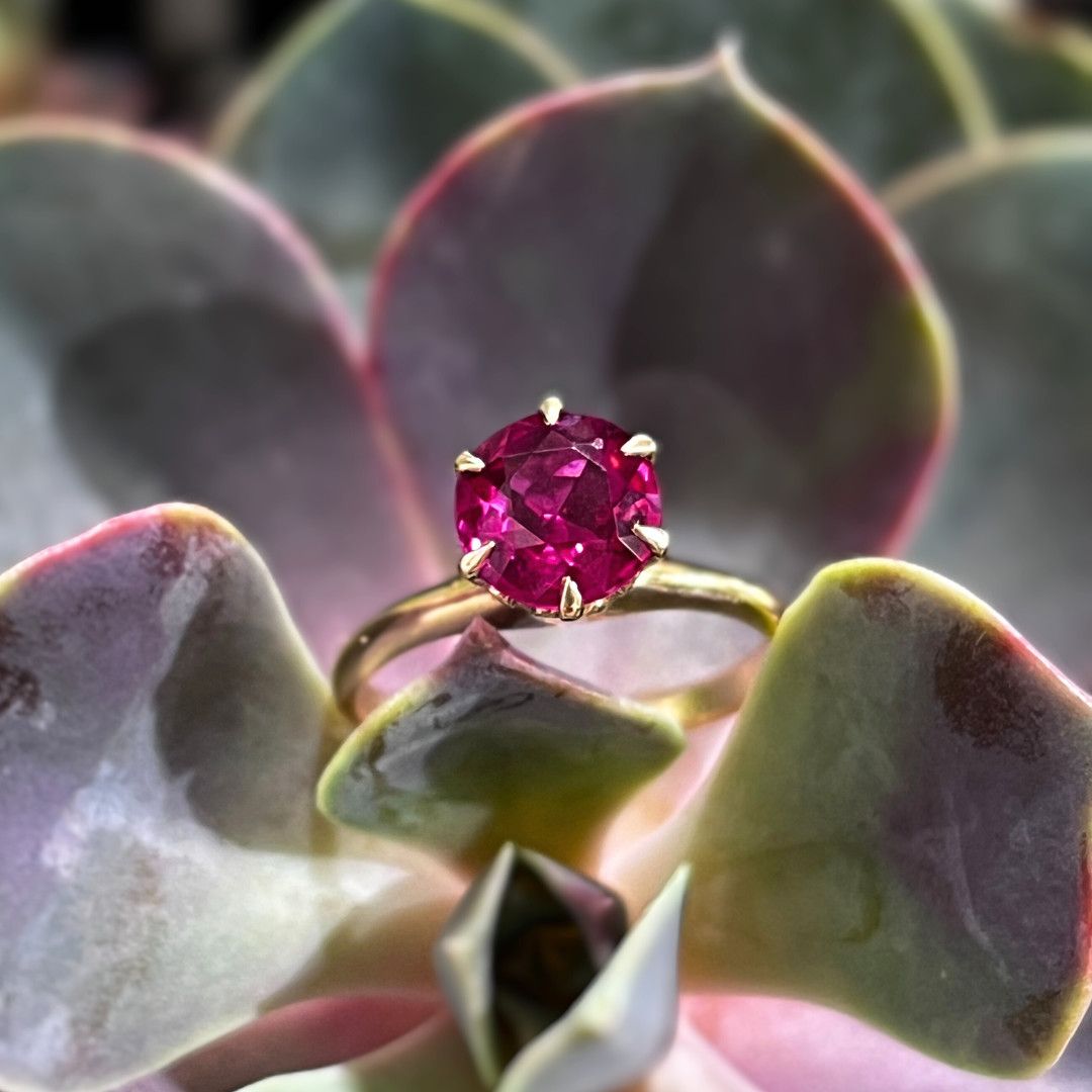 Pre-loved 14k Yellow Gold 1930&#39;s Lab Grown Ruby Solitaire Ring