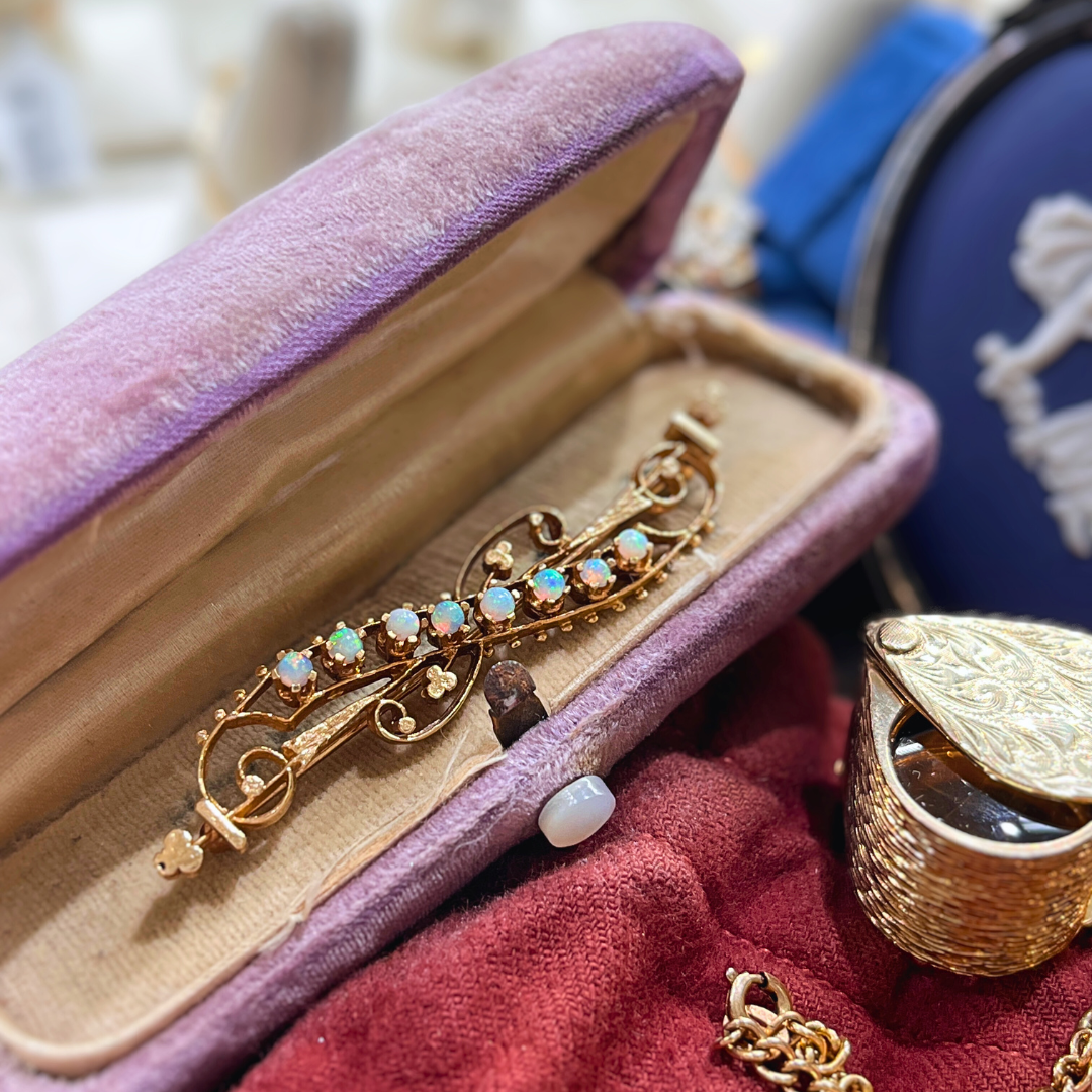 Pre-Loved Vintage 14k Yellow Gold Opal Fashion Brooch