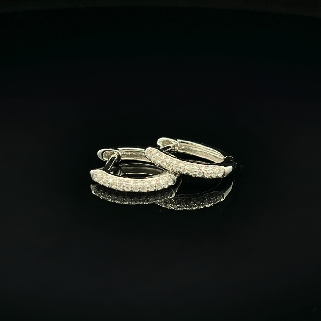 14k White Gold .23ctw Diamond Pave Oval Hoops