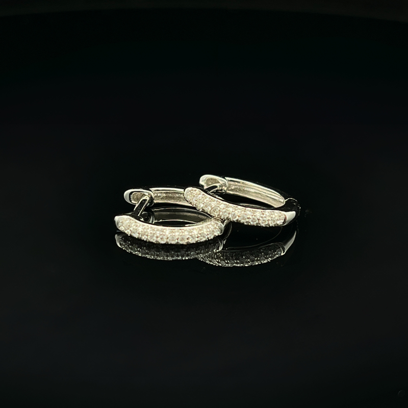 14k White Gold .23ctw Diamond Pave Oval Hoops