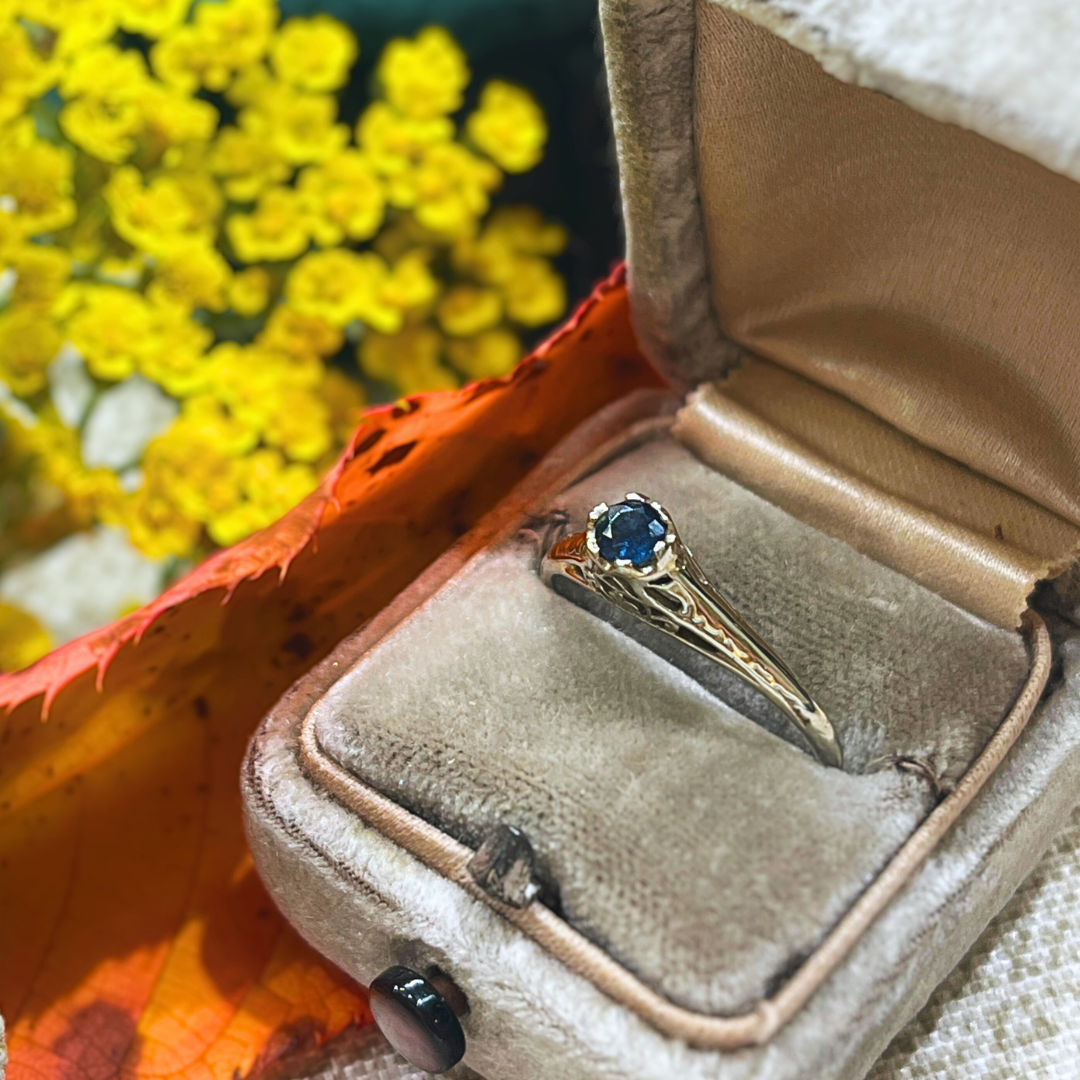 Pre-Loved 14k White Gold Vintage Sapphire Engagement Ring