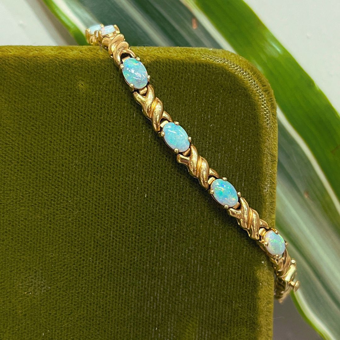Pre-Loved 14k YG Australian Opal Bracelet with 12 Opals