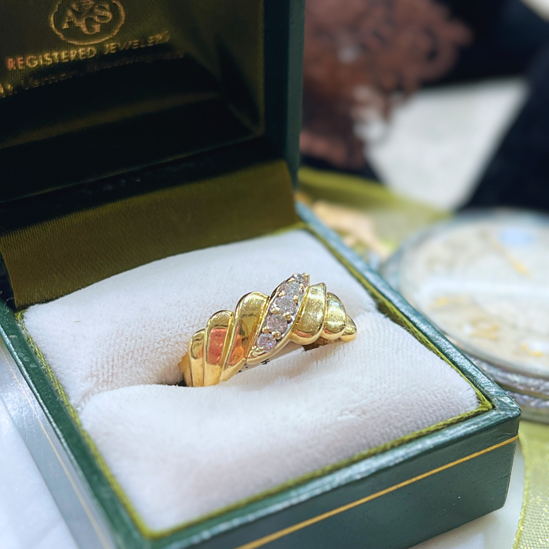 Pre-Loved 14k Yellow Gold .20cttw Diamond Fashion Ring