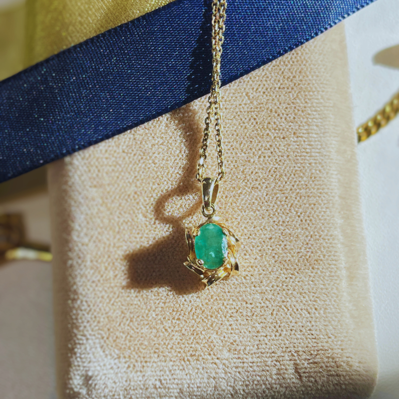 Pre-Loved 14k Yellow Gold 7x5 Genuine Emerald Fashion Pendant