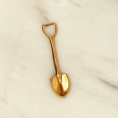 14k YG Vintage Shovel Charm