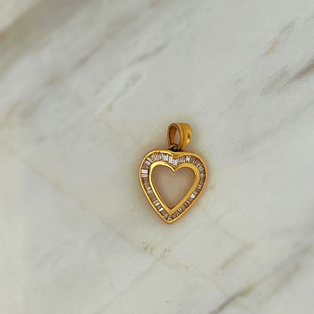 Pre-Loved 14k YG Baguette Diamond Heart Fashion Pendant