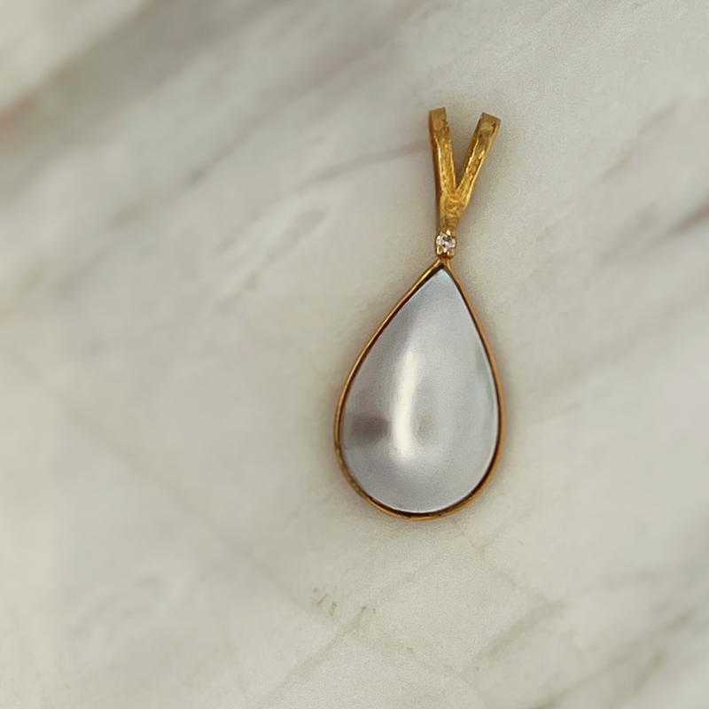 Pre-Loved 14k YG Mabe Pearl Pendant w/ Diamond Accent