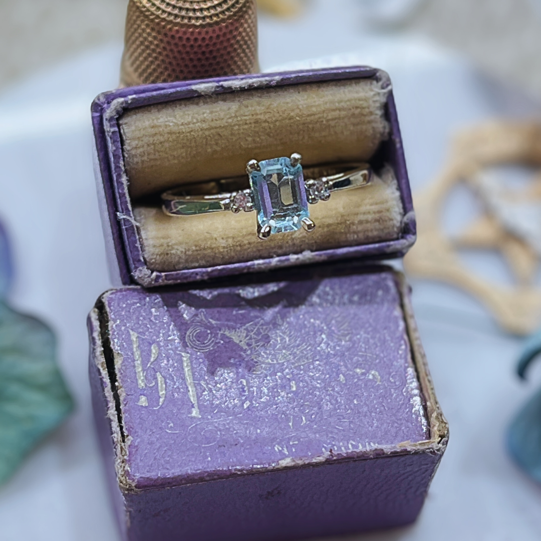 Pre-Loved 10k White Gold 7x5mm Aquamarine &amp; Diamond Ring
