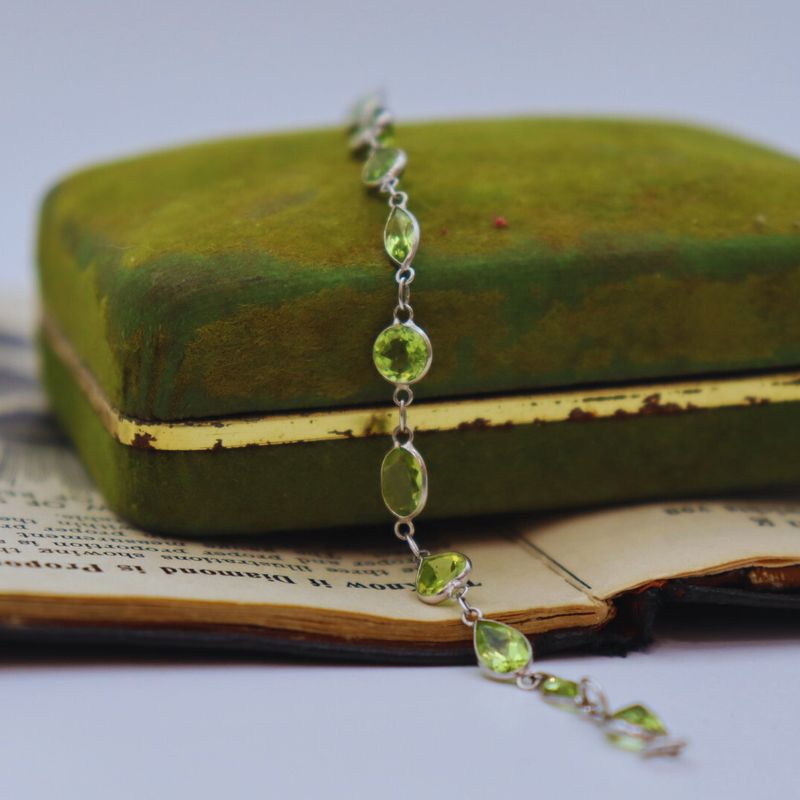 Pre-loved 14k White Gold Heart, Oval and Round Peridot Fashion Bracelelet