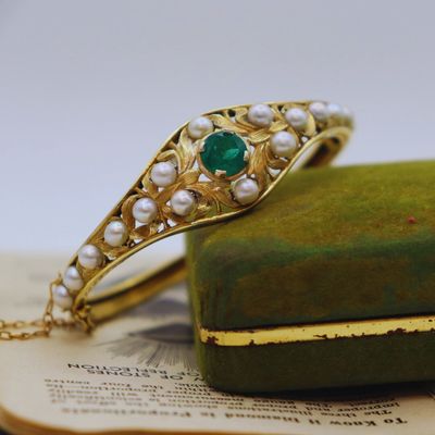 Pre-Loved 18k YG Vintage Emerald &amp; Pearl Bangle Bracelet