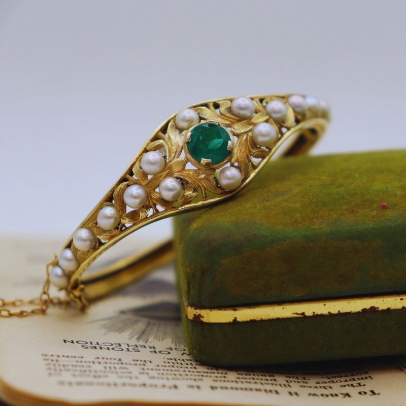 Pre-Loved 18k YG Vintage Emerald &amp; Pearl Bangle Bracelet