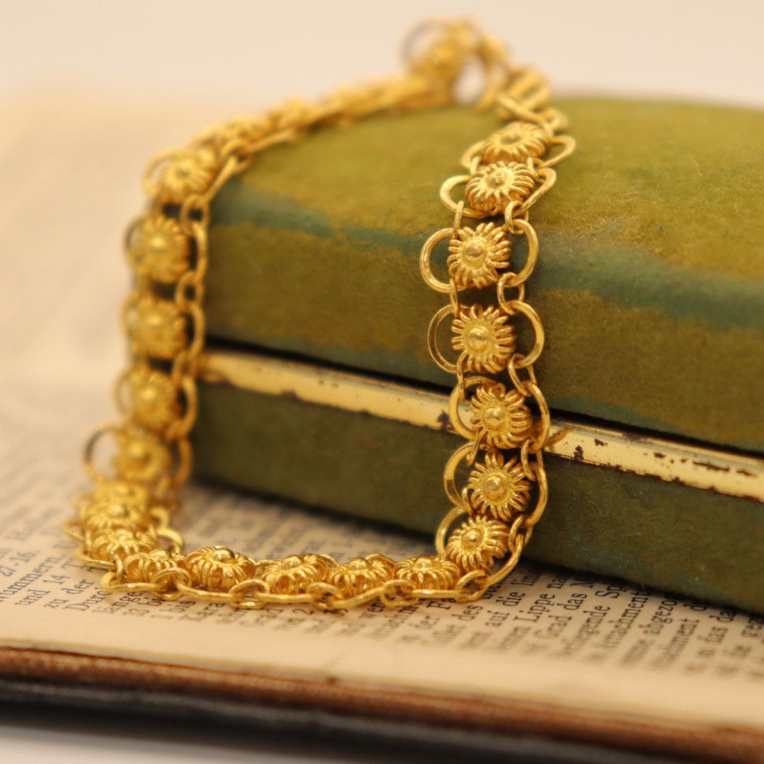 Pre-loved Vintage 22k Sunflower Link Bracelet