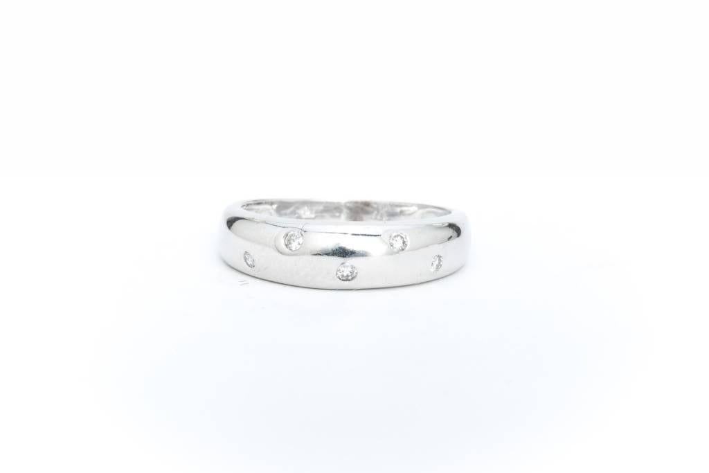 Fashion Ring White Gold With Accent Diamonds 14k