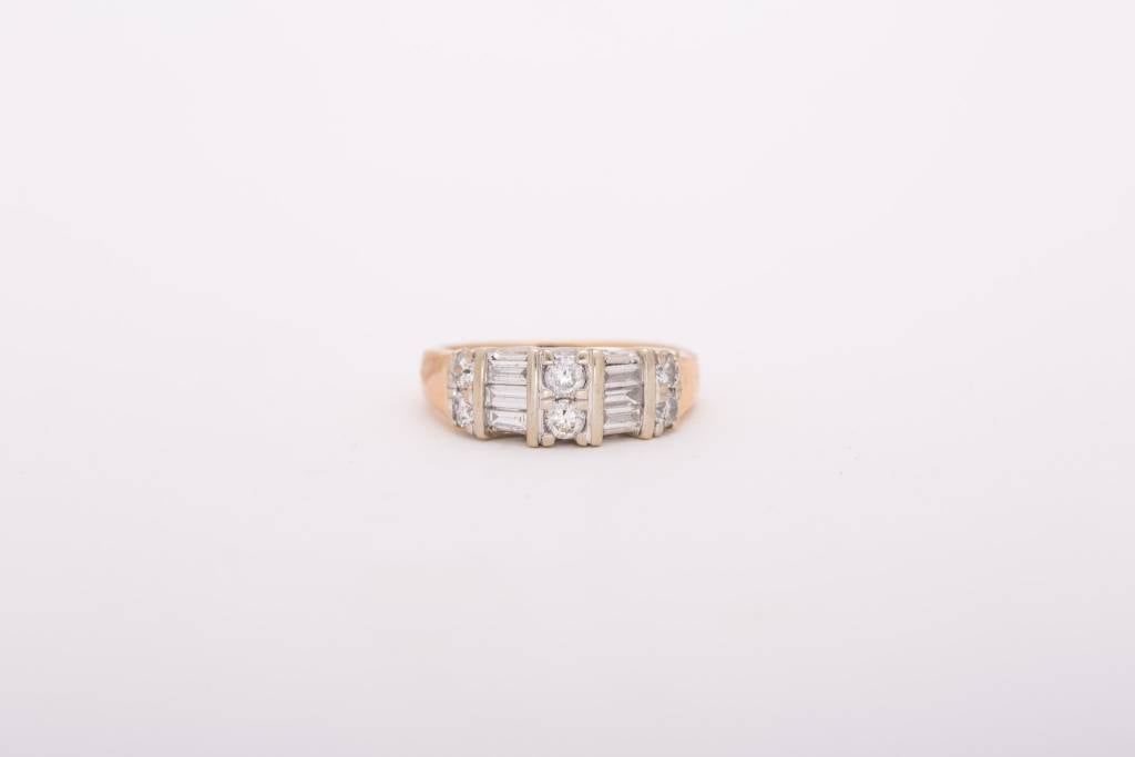 Round and Baguette Bar Ring Yellow Gold 14k
