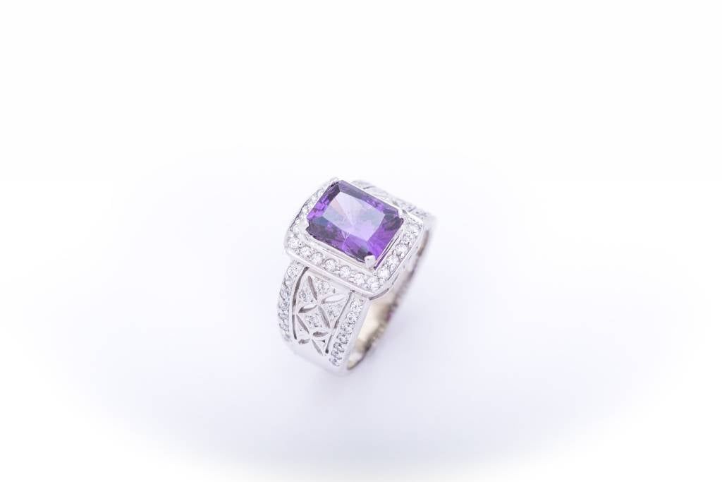 Amethyst and Diamond Ring Yellow Gold 14k