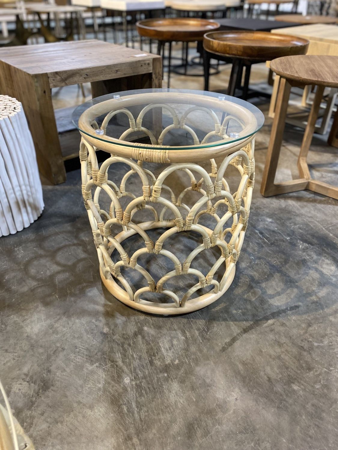 Scallop Side Table 17x17x20