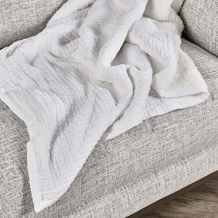 TC Cardiff White Throw-50x70